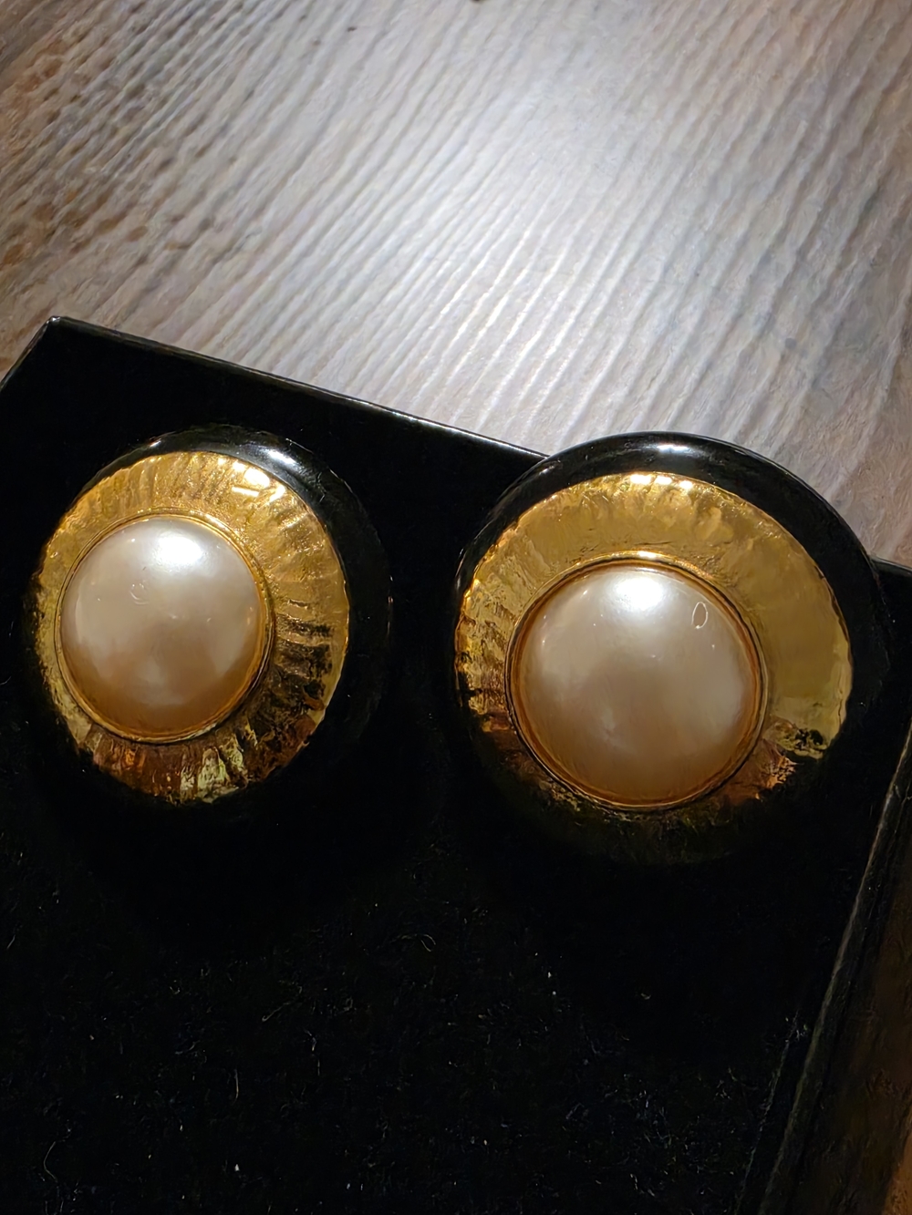 Chanel Vintage Gold-Tone Pearl Button Clip On Earrings W/ COA - Picture 3 of 7